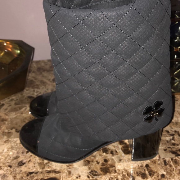 Chanel quilted booties - Picture 2 of 7